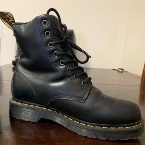 Mens 7 womens 9 doc marten boots black. Steel toe water resistant